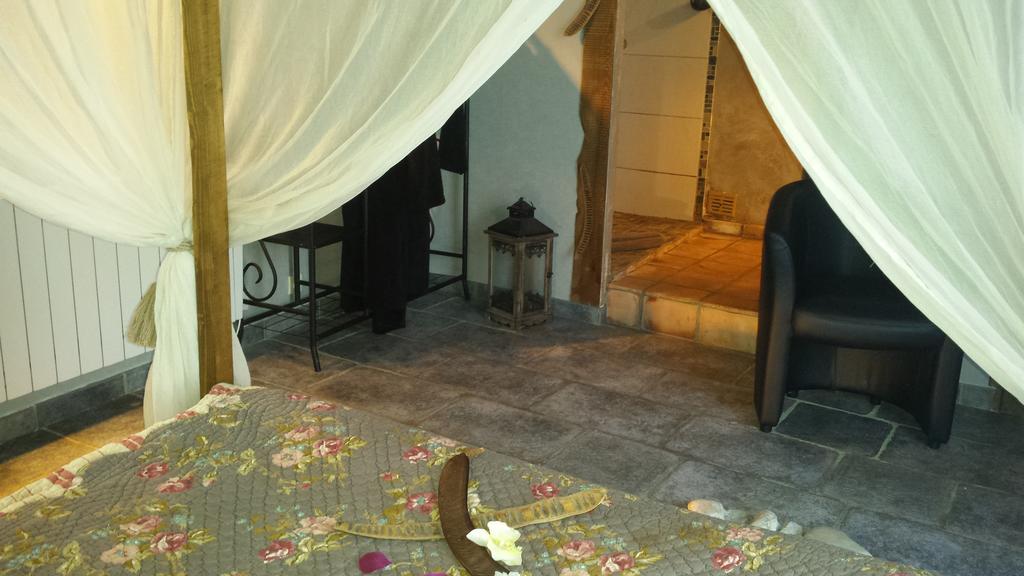 Chambres D Hotes ,Hotel ,Secret D'Une Nuit A Vicq Pres De Onnaing,Avec Piscine Kamer foto
